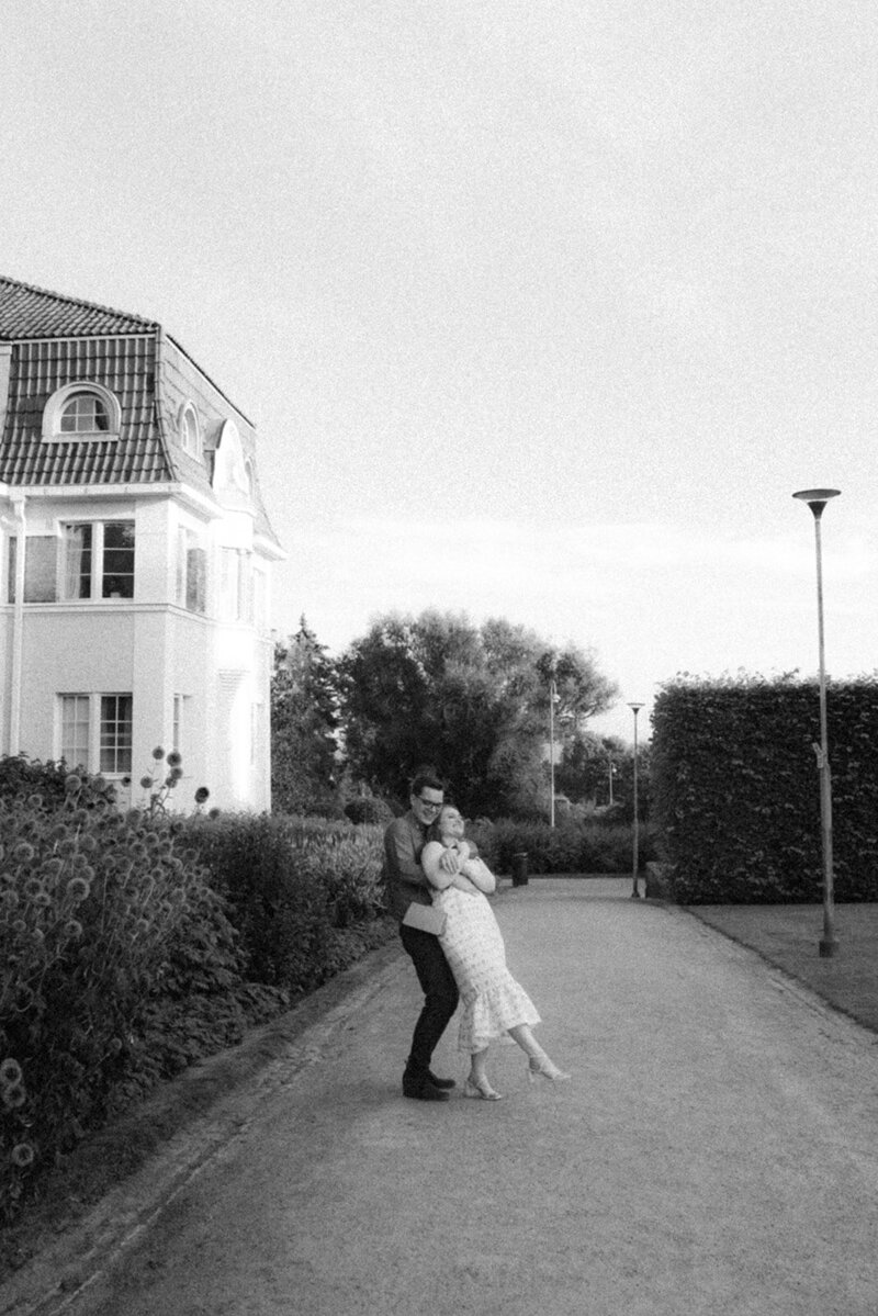 Photo of couple photography by wedding photographer Hannika Gabrielsson