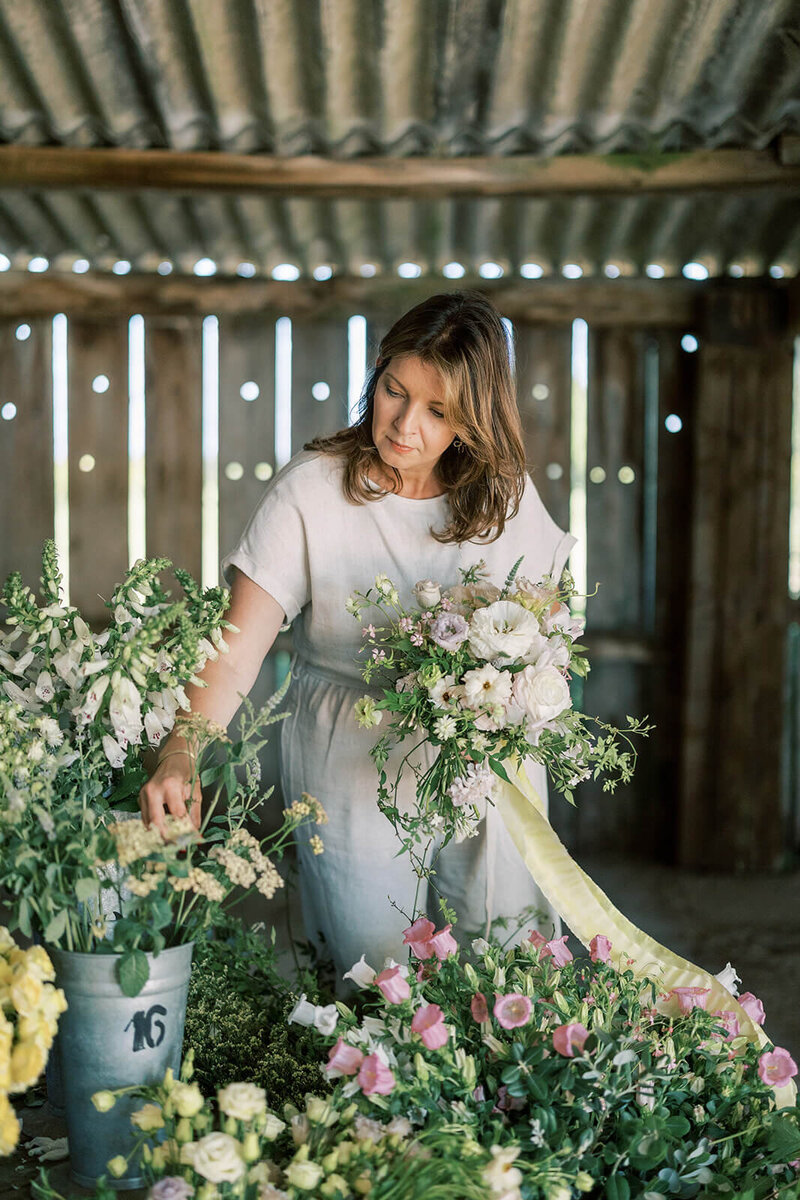 Elaine Graham Pesh flowers, creating a bouquet  