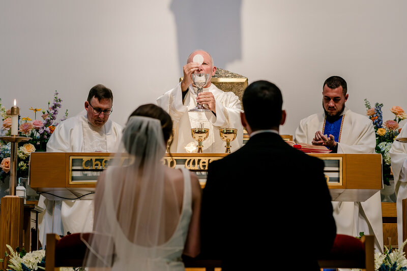 vibrant-catholic-wedding-in-reston-virginia-00009