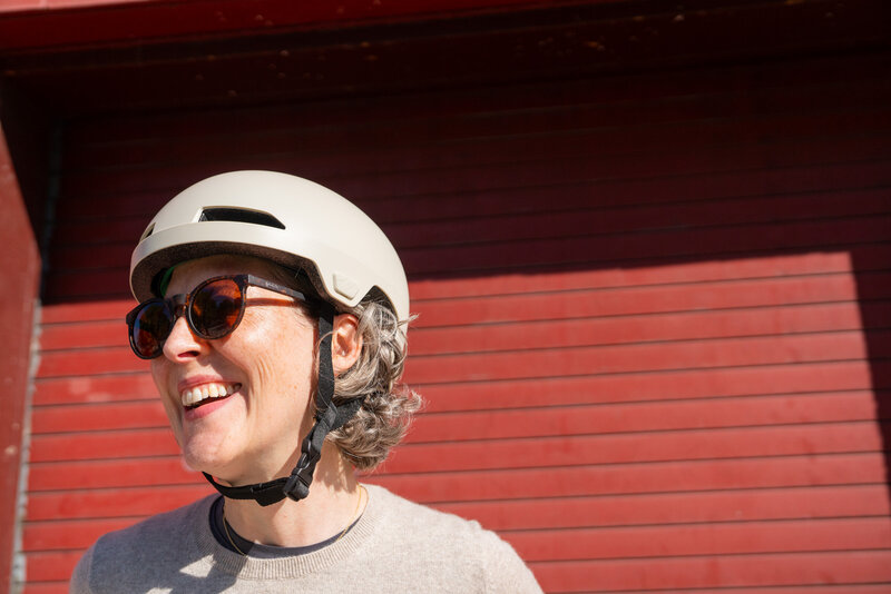 lifestyle_cycling_commuting_city_bikehelmet