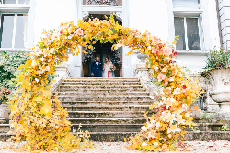 fall-wedding-circular-arch