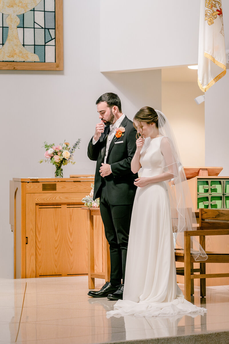 vibrant-catholic-wedding-in-reston-virginia-00007