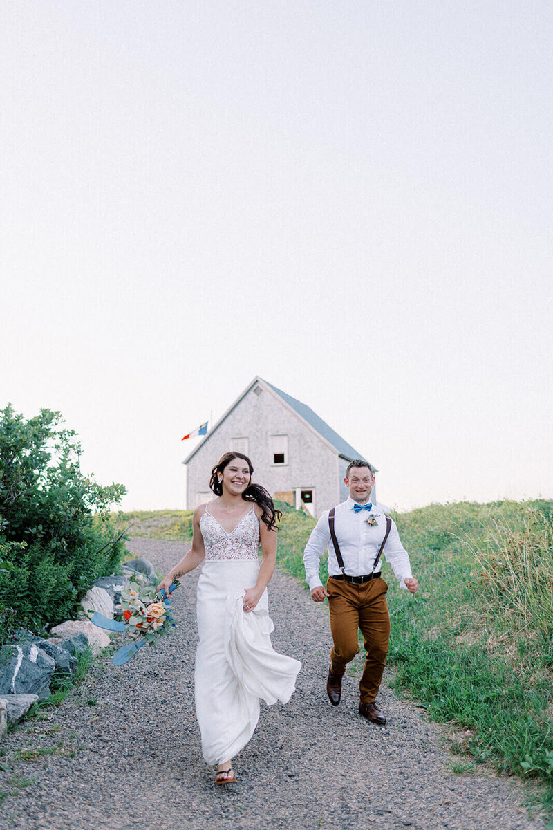 bride-and-groom-running