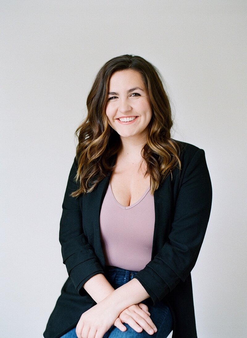Headshot of Alex Ferreri, an Illinois wedding phtogorapher specializing in candid, heartfelt moments for luxury weddings in Chicago