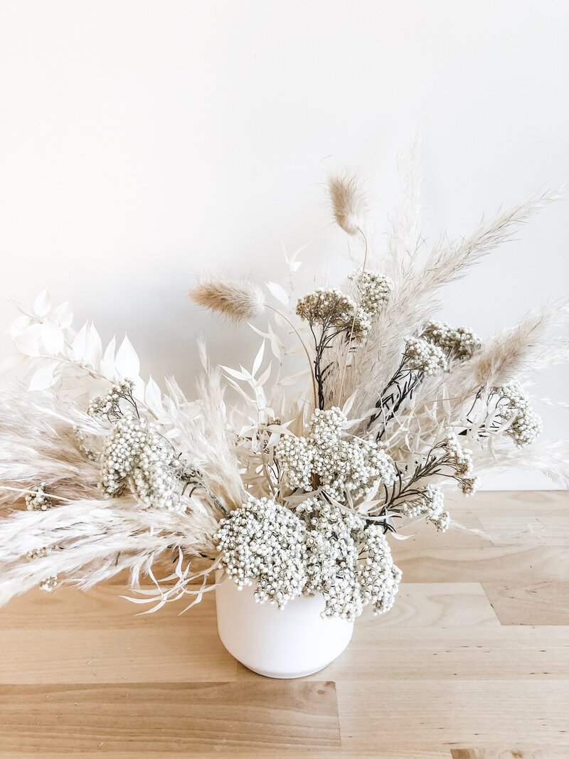 wedding-flowers-phoenix-neutral-dried-arrangment