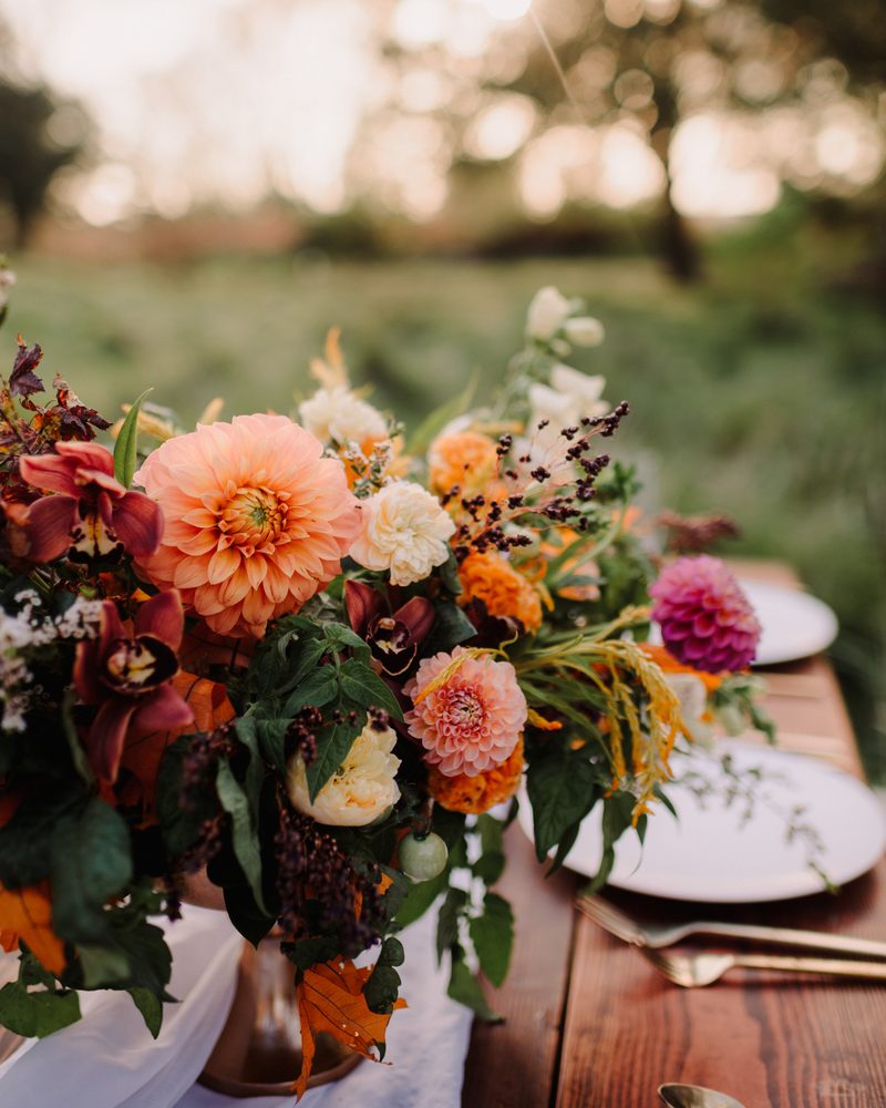 Central Coast Wedding Coordinator crafts a lovely tablescape.
