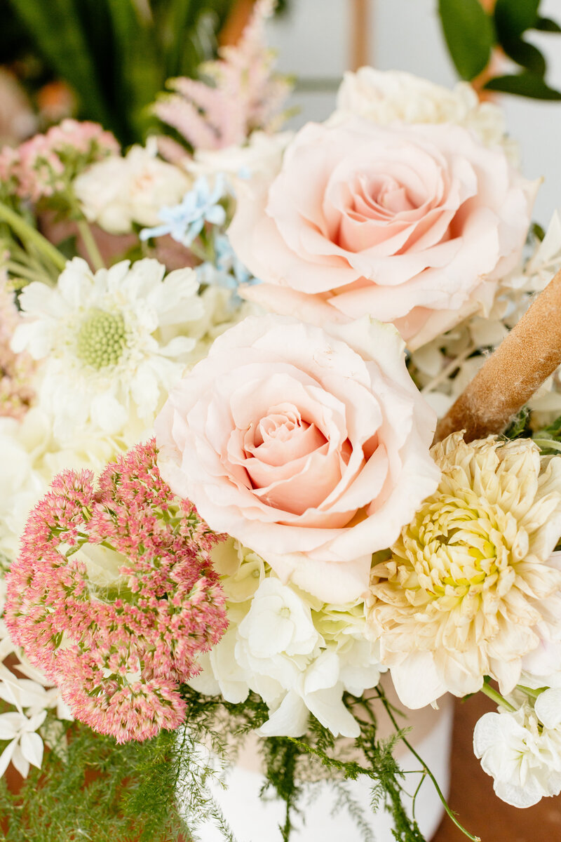 Alexa-Vossler-Photo_Dallas-Brand-Photographer_Dallas-floral-design-photographer_BMaries-Flowers-Photoshoot-at-The-Lumen-Room-Lifestyle-Final-25
