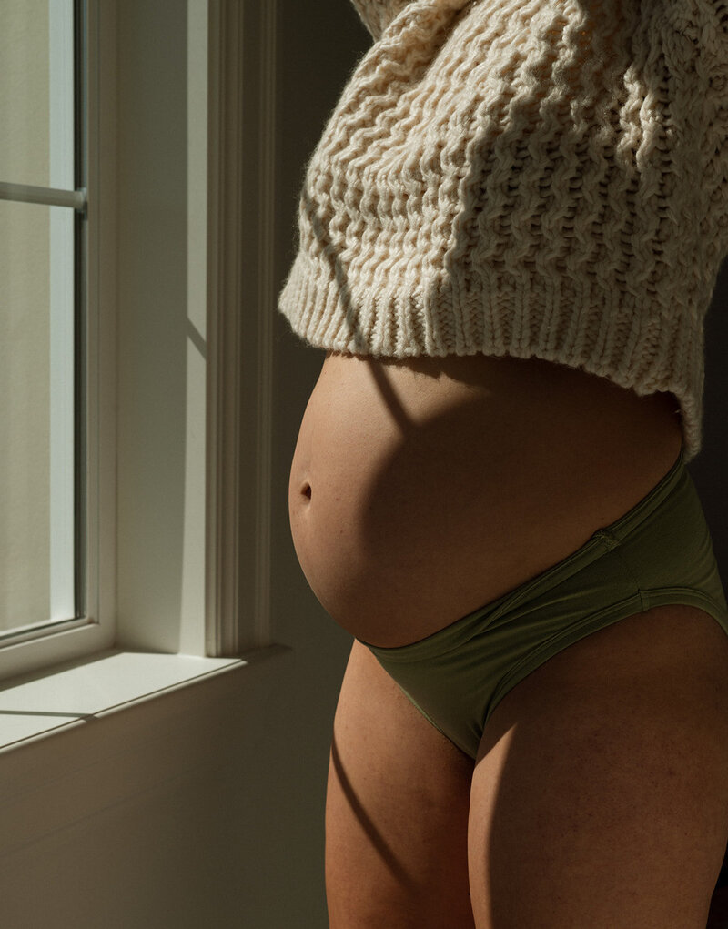 Maternity photo in studio by Jemima Richards