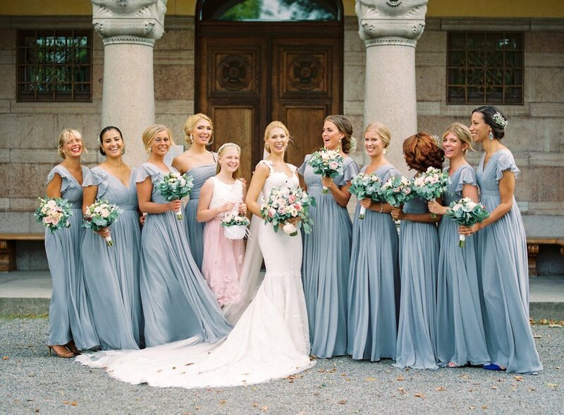 0029_Bride-with-all-of-her-eight-bridesmaids-Waldemarsudde
