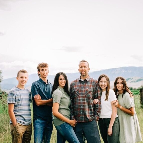zac nelson of elk ridge builders poses with his  wife, 2 daughters and 2 sons