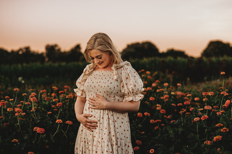 maternity-photos-wildflower-field-central-maryland