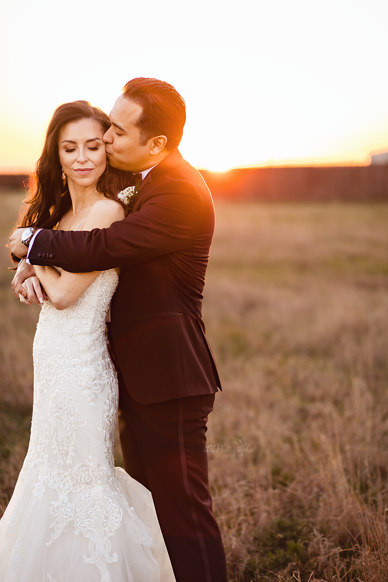 sunset wedding portraits at allen farmhaus in new braunfels texas