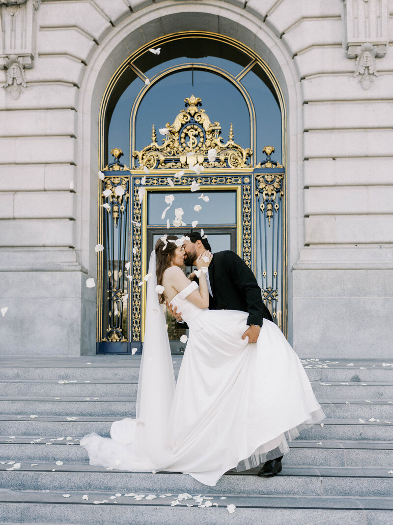san-francisco-city-hall-wedding-photos-18 san-francisco-city-hall-wedding-photos-18