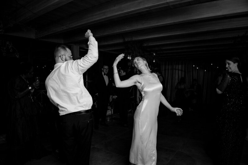 Elegant poses of two dancers at a wedding party at Casa Bruciata in Italy