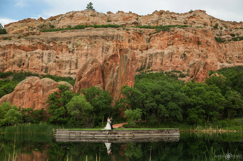 Dramatic Red Rock Formations for a couple at their Arrowhead Golf Course wedding