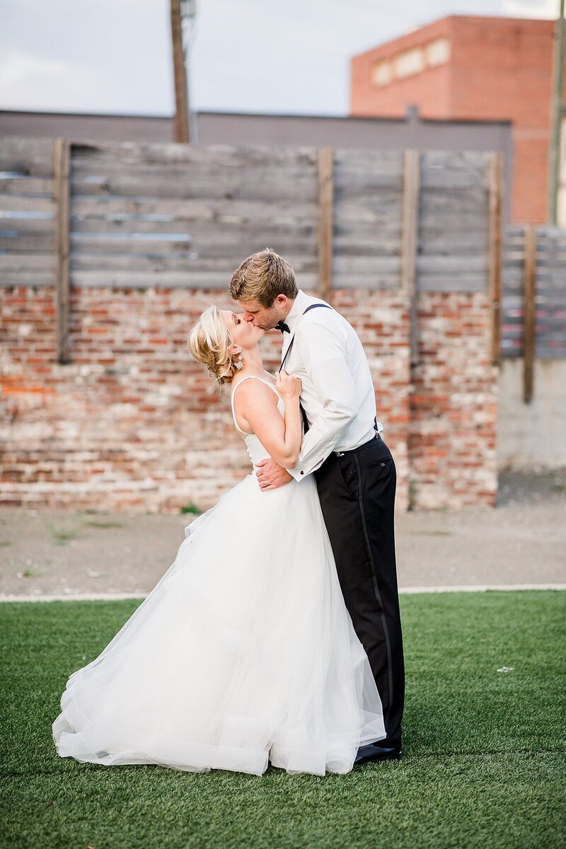 couple kissing by Knoxville Wedding Photographer, Amanda May Photos