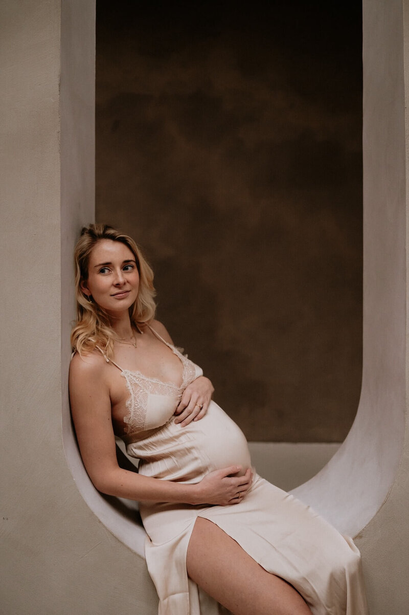 Zwangerschapsshoot in daglicht studio Rotterdam 