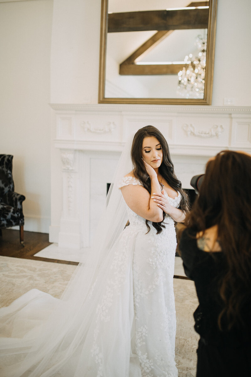 behind the scenes of a bride posing for a photo