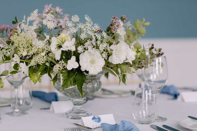 white-wedding-table-flowers-blue-linen