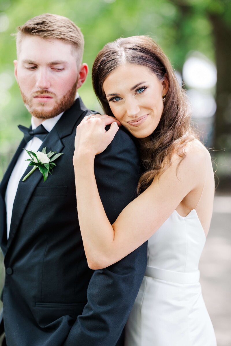 Smiling couple by Knoxville Wedding Photographer Amanda May Photos