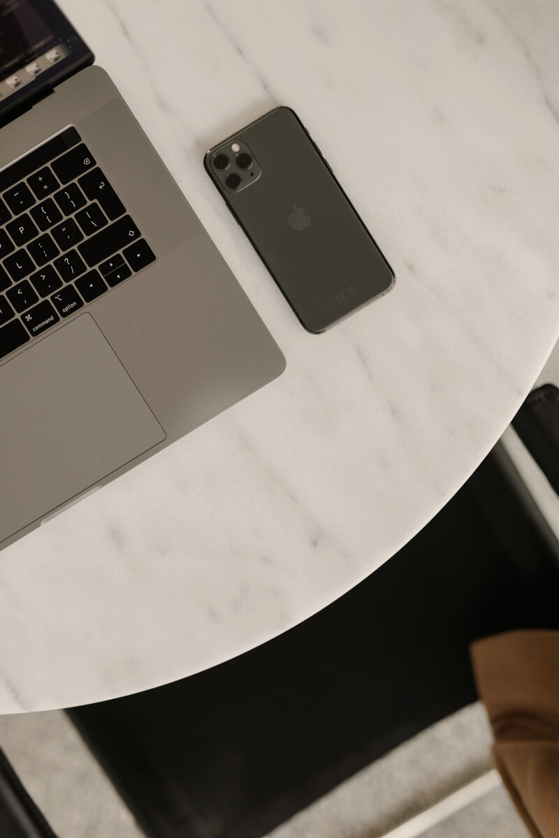 kaboompics_macbook-pro-15-laptop-and-iphone-11-pro-on-a-marble-table-13700