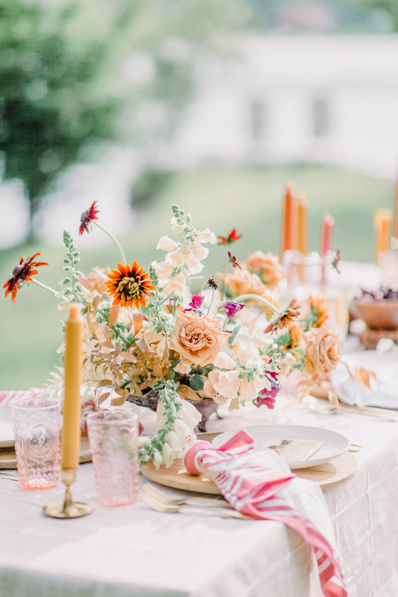 Natural wedding flowers with a fun picnic theme