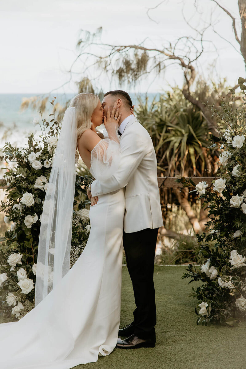 Timeless and elegant ceremony flowers with a coastal vibe perfect for weddings  beachside weddings in Noosa, Sunshine Beach and Coolum