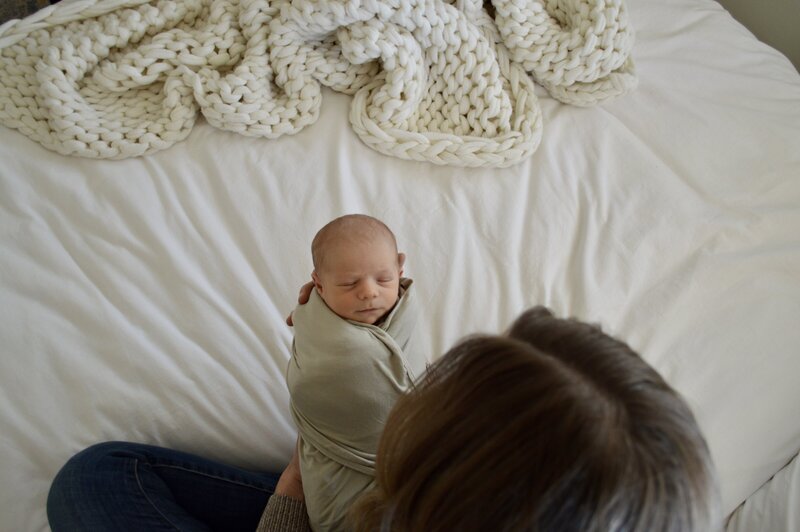 unmedicated birth mama during contractions