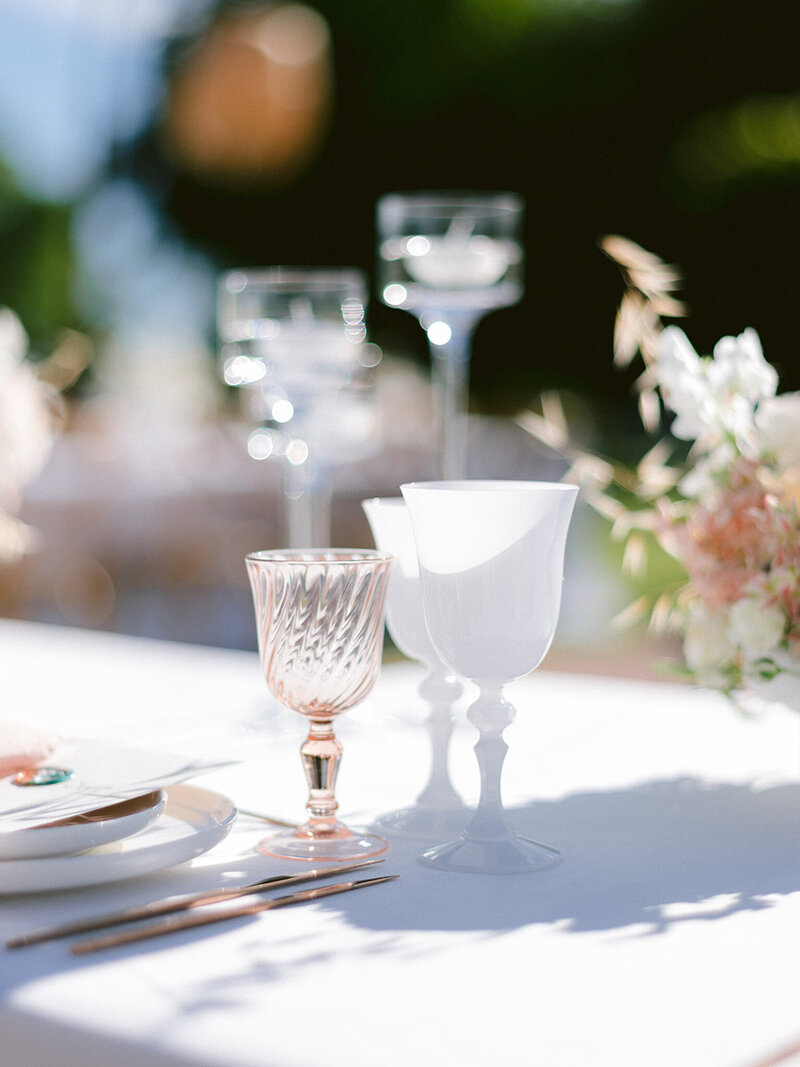 Chic and romantic wedding table