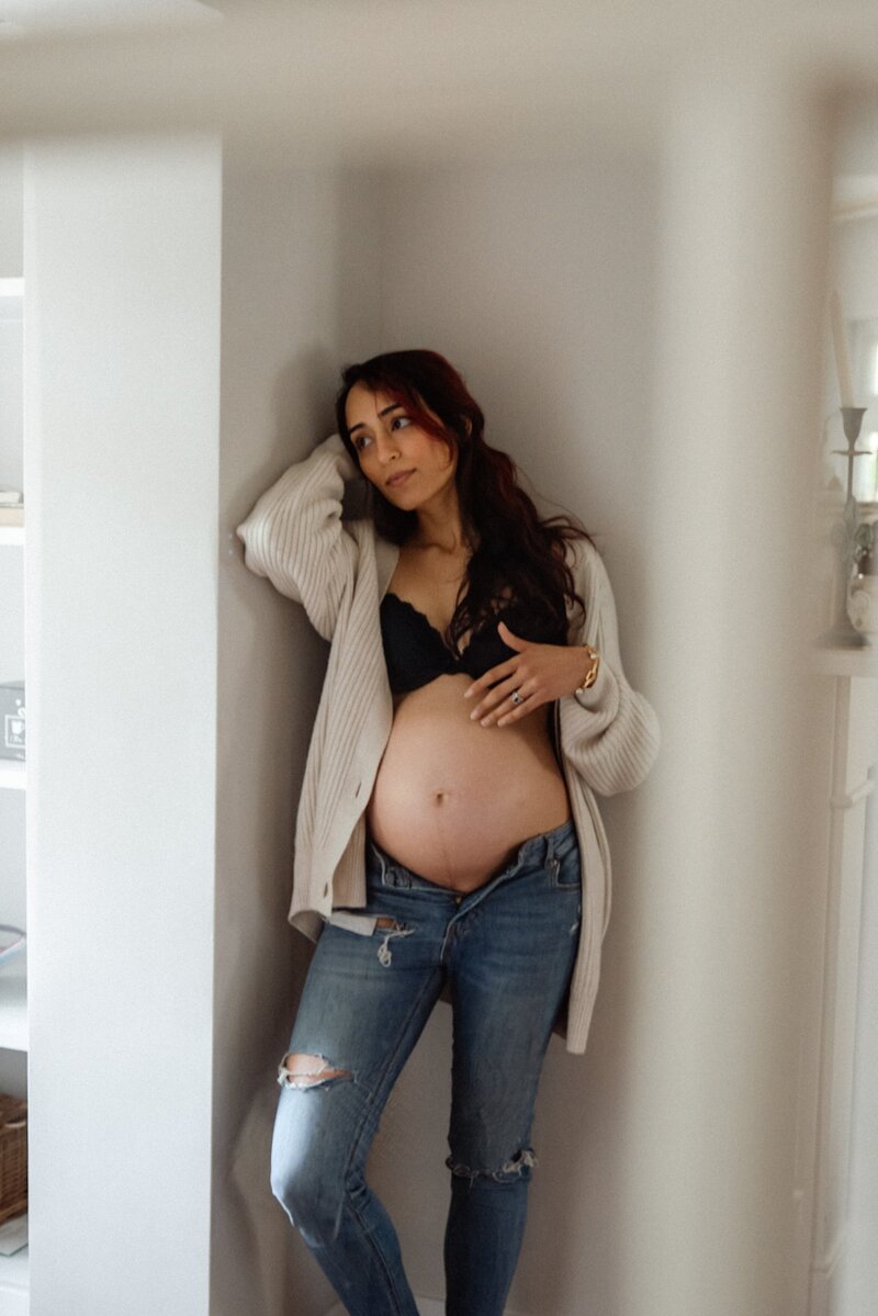 AshkaMaternityPhotoshootAtHome-HampshireMaternityPhotographer-CarleyAplin193