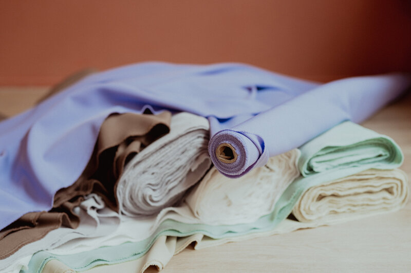 Stevige en zachte aerial yoga doek voor therapeutische ontspanning en stressvermindering – ideaal voor thuis of in de yogastudio.