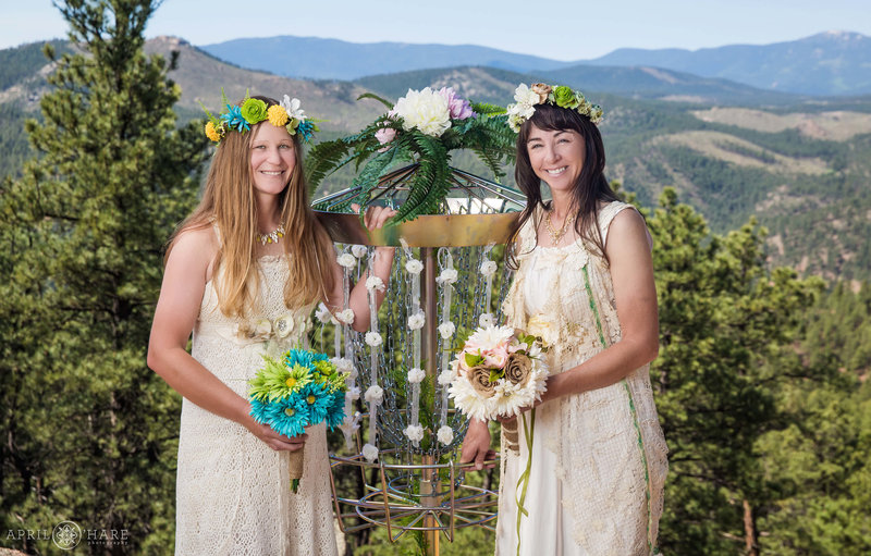 Colorado mountain wedding on a bright sunny day at Bucksnort Disc Golf in Colorado