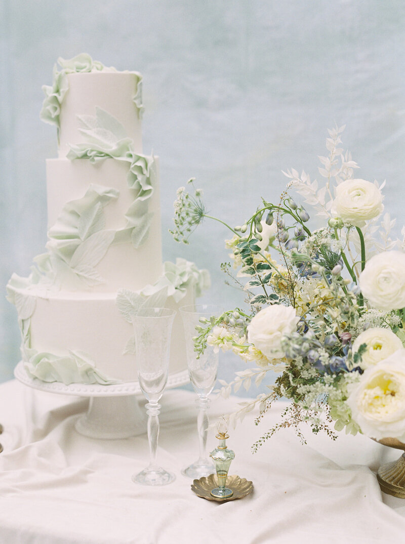 sea island georgia shoot with wedding cake and  flower centerpiece with blue and white
