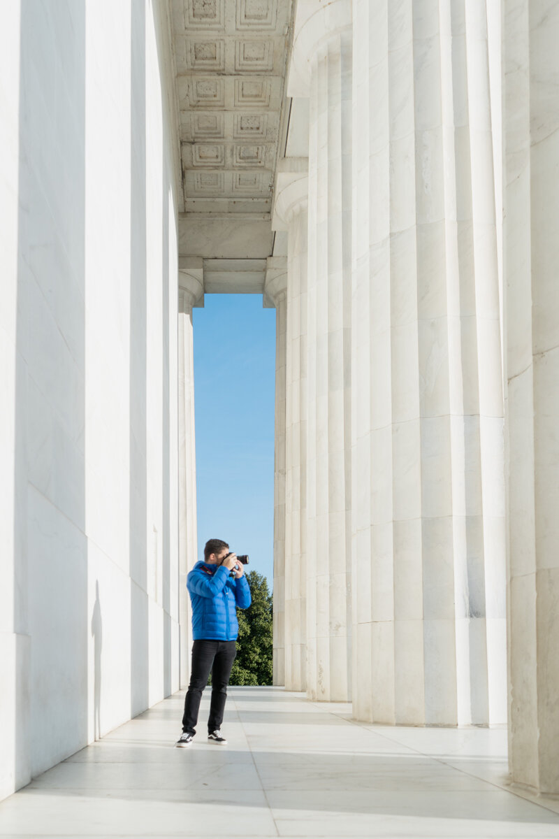 Luis Rivas DC Wedding Photographer capturing an engagement session dring winter time in the Lincoln Memorial of Washington DC.