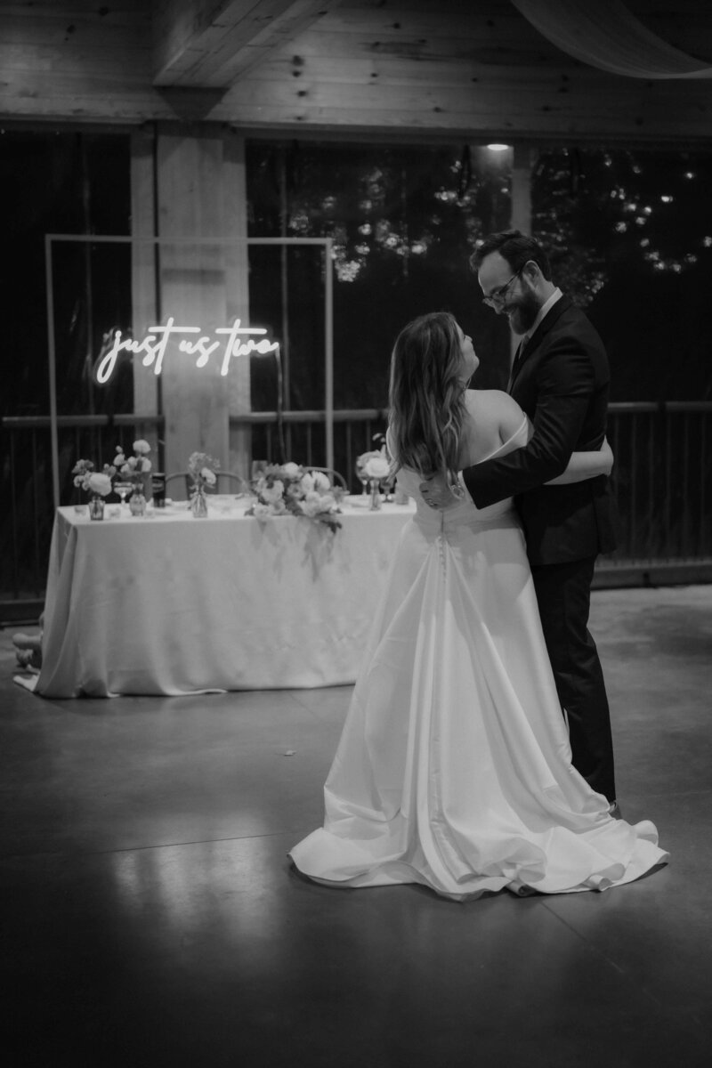 Cérémonie de mariage en plein air au Parc du Grand Moulin, près du Château Vaudreuil