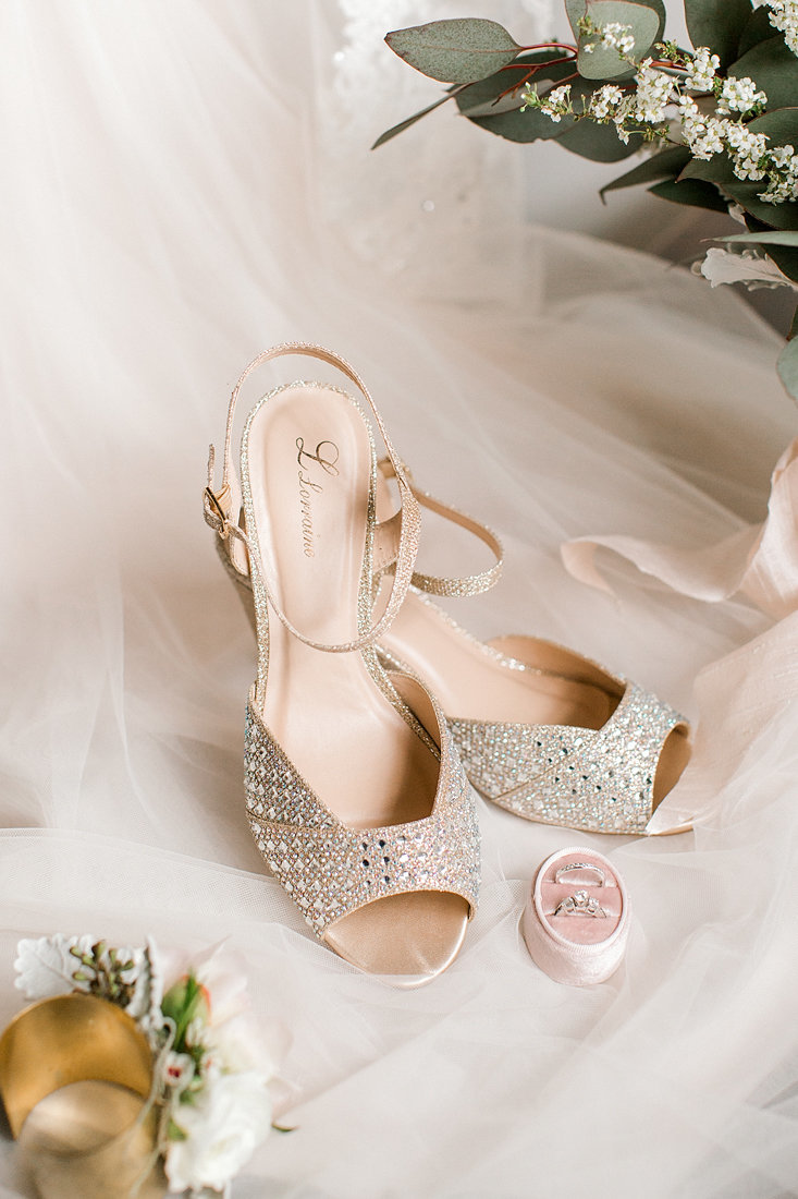 Wedding-Inspiration-Shoes-Bridal-Blush-Gold-Photo-by-Uniquely-His-Photography01