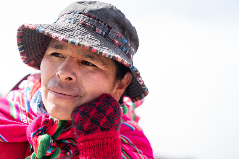 3_climbing_cholita_cecilia_portrait_andes_bolivia