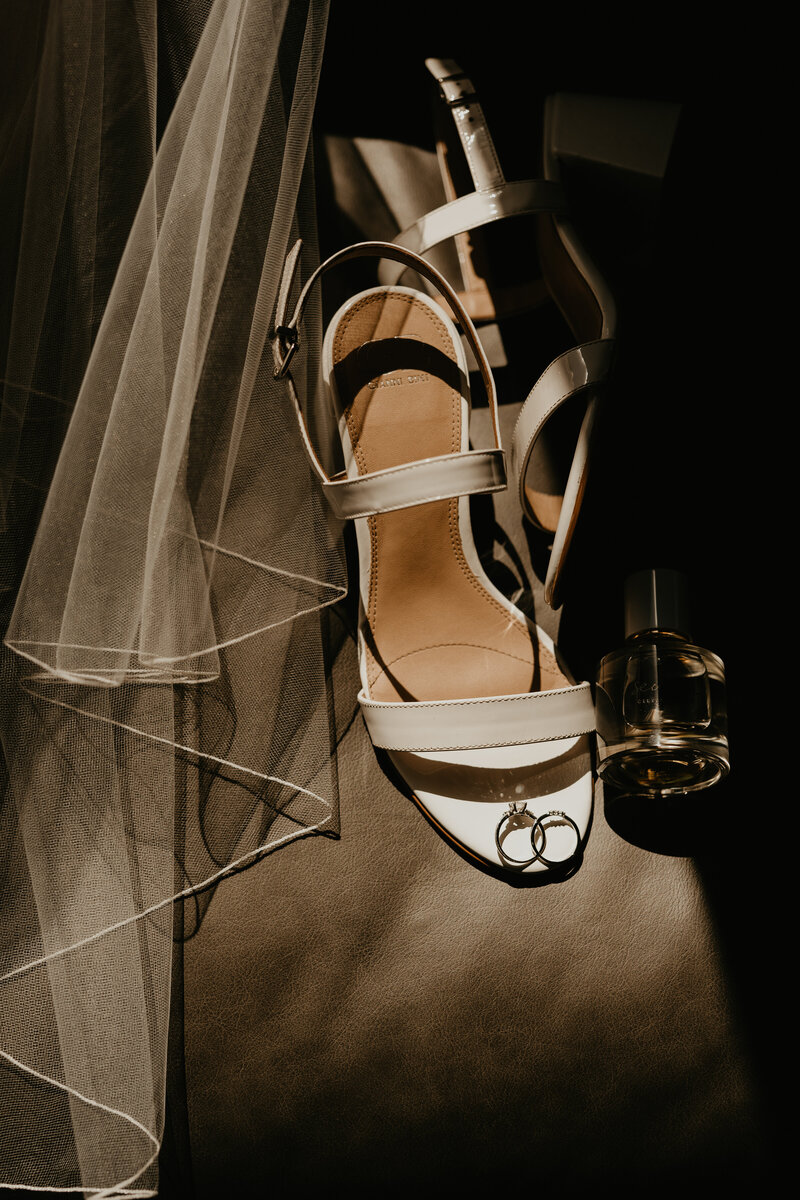 Bride's shoes, veil, rings, details
