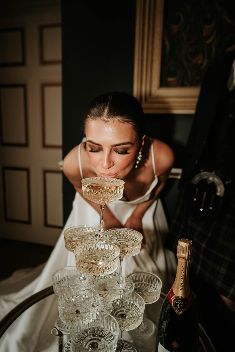 bride-sipping-champage