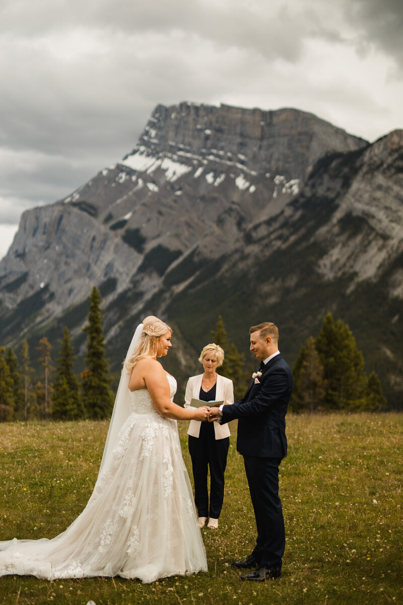 calgary wedding photographs bride and groom ceremony in the stunning mountains of Banff, near tunnel mountain