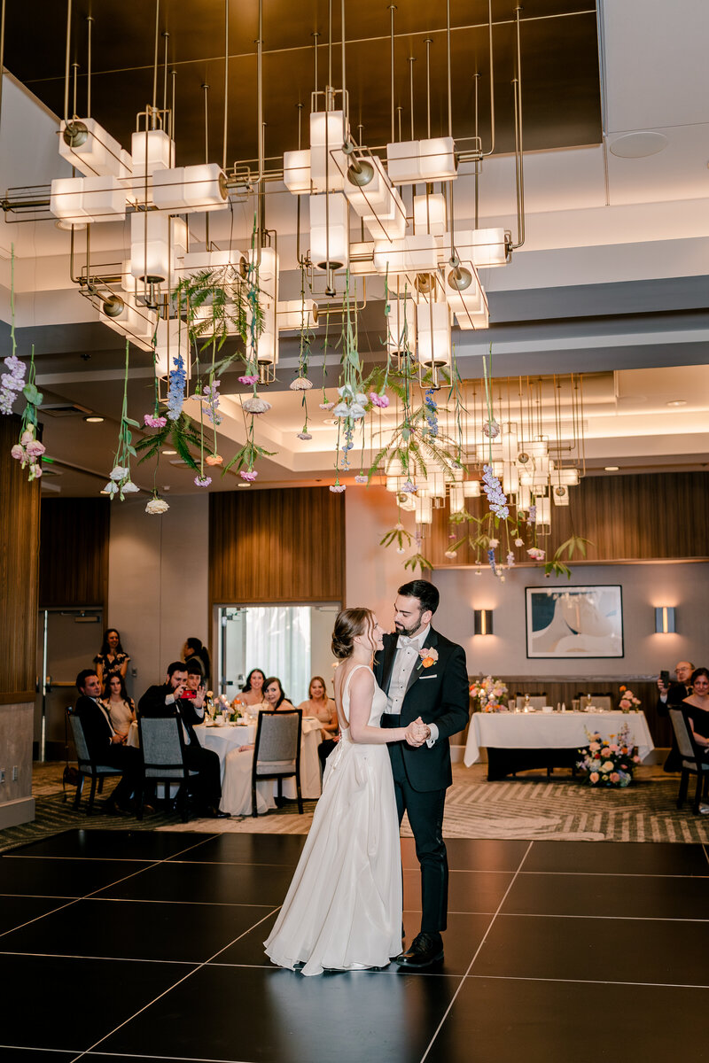 vibrant-catholic-wedding-in-reston-virginia-00022