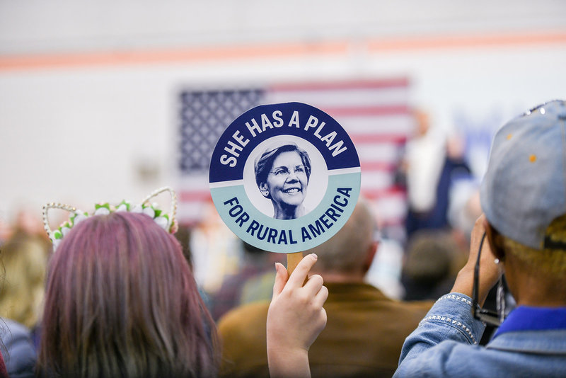 Elizabeth Warren 2020 democratic presidential primary "she has a plan" sign