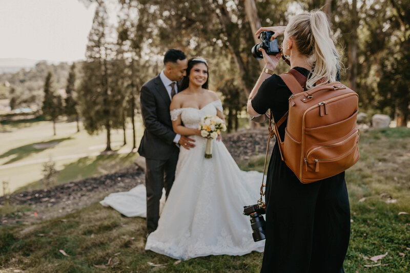 photographer captures newlyweds