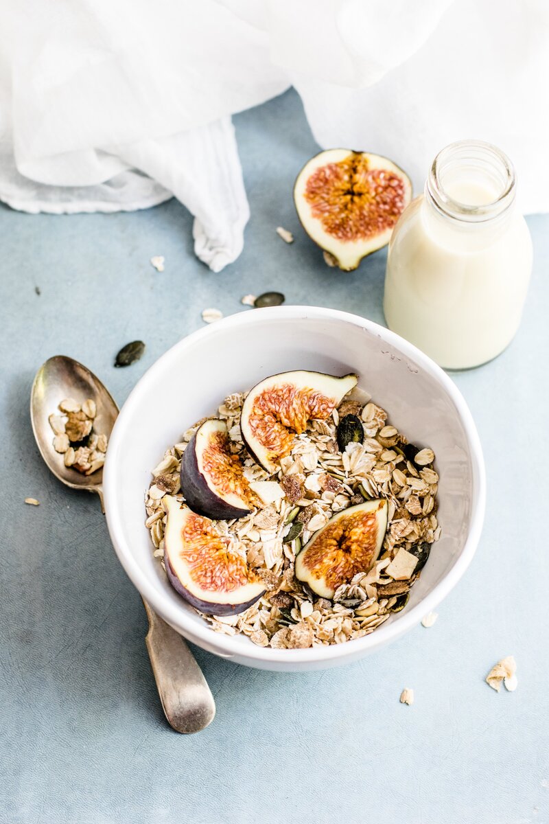 Nourishing bowl of oats with fresh figs and milk