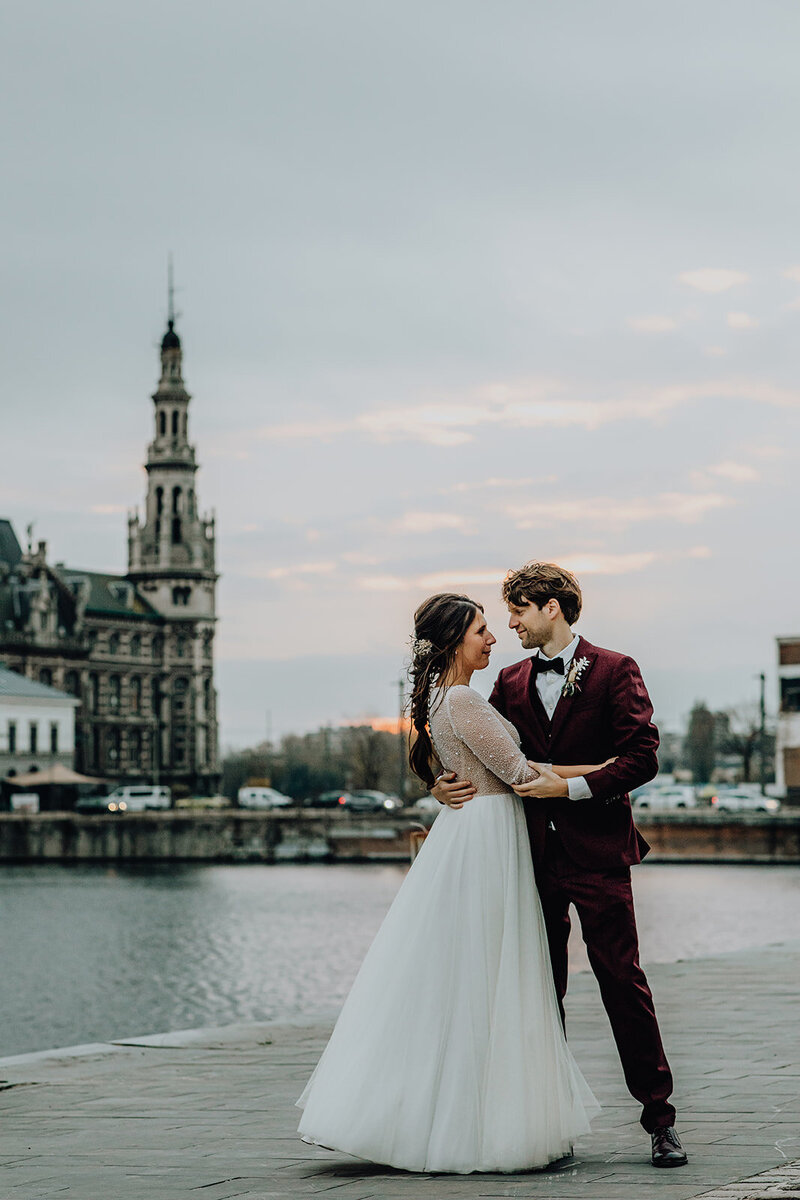 bohemian trouwjurk op het eilandje aan het MAS in Antwerpen