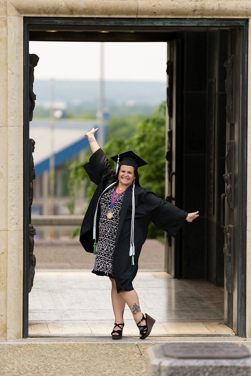 College Graduation Photos at Kansas University's Campus in Lawrence, KS Photographer - College Graduation Photographer_0054