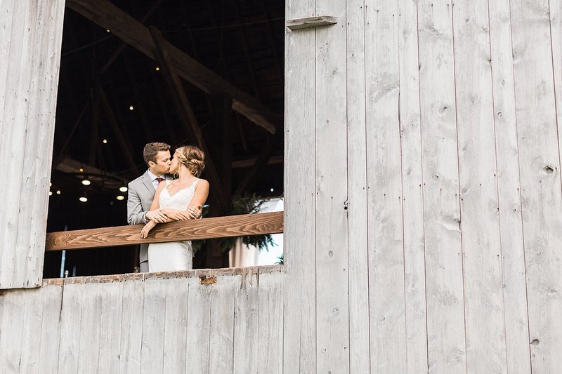 145_Midwest-Barn-Wedding-Venues-James-Stokes-Photography