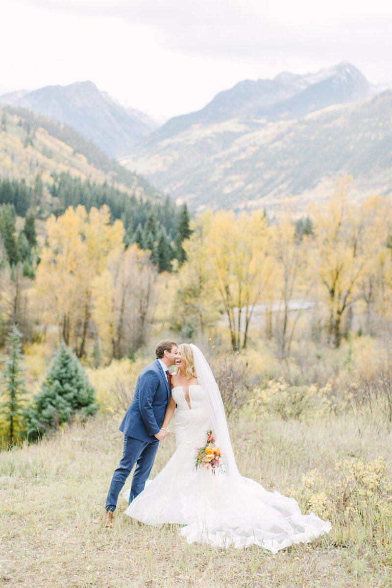 Mary Ann Craddock is a Colorado mountain wedding photographer who serves radiant, romantic couples in the Rocky Mountains.