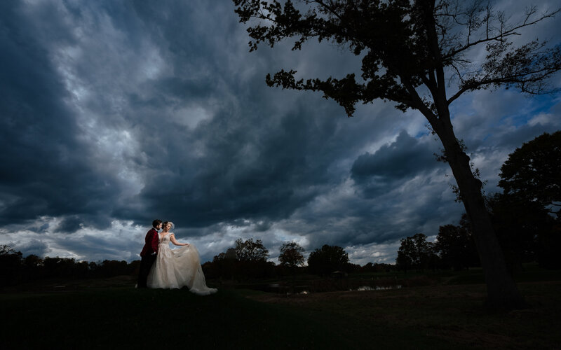 Experience NYC's most artistic wedding photography with Ishan Fotografi. Iconic backdrops, timeless memories.