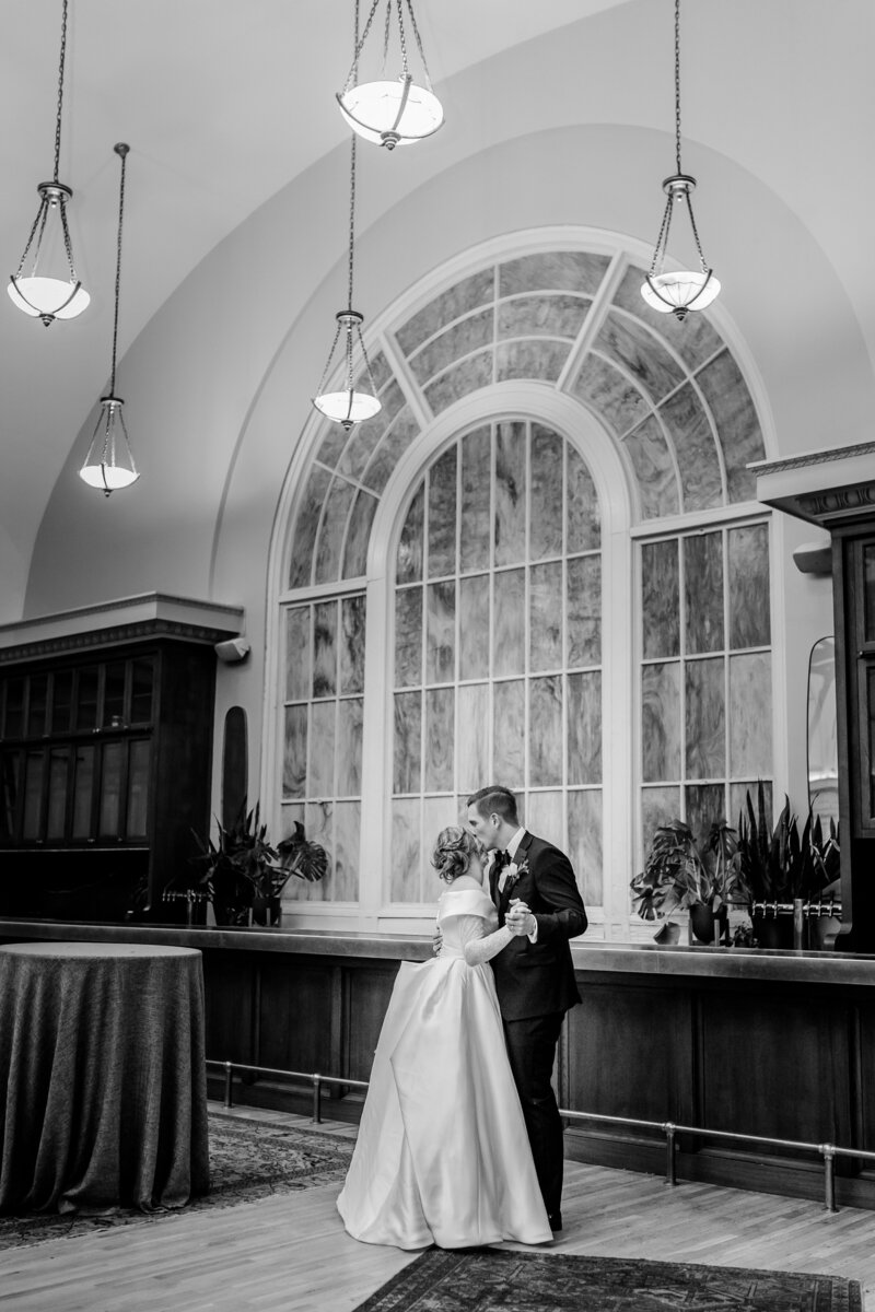 elegant-winter-church-wedding-in-bethesda-maryland-00040